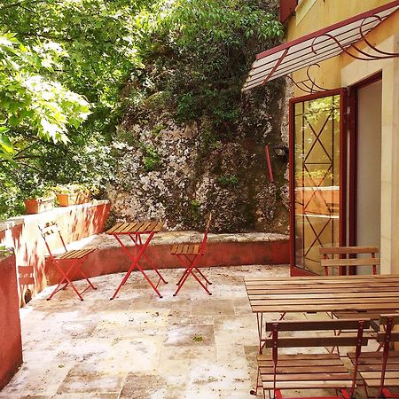 Maison Au Coeur De Fontaine De Vaucluse, Nichee Sur Le Rocher Et Surplombant La Sorgue Fontaine-de-Vaucluse Exterior foto