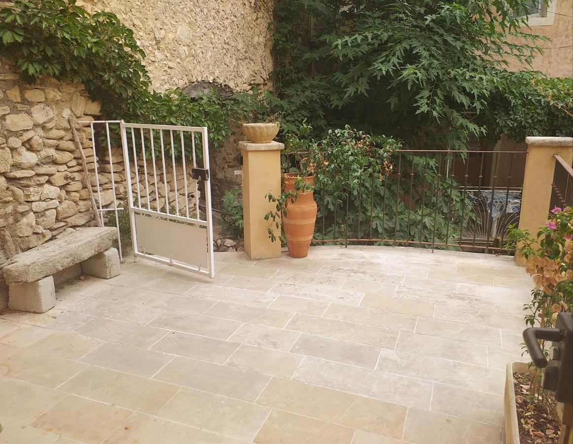 Maison Au Coeur De Fontaine De Vaucluse, Nichee Sur Le Rocher Et Surplombant La Sorgue Fontaine-de-Vaucluse Exterior foto